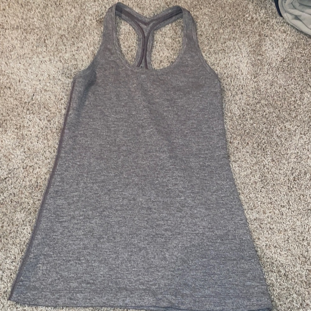 Lululemon Razor Back Tank! Fitted but looser on bottom - size 6!